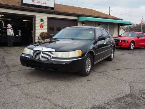 2000 Lincoln Town Car - cars & trucks - by dealer - vehicle... for sale in Indianapolis, IN