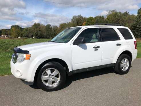 2011 FORD ESCAPE XLT 4WD ((CLEAN AS A SOUTHERN CAR)) for sale in Jamestown, PA