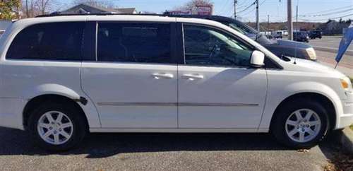 2010 Chrysler Town & Country Touring SUV for sale in Mastic, NY