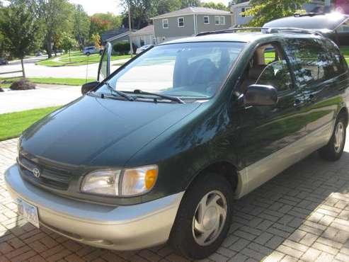 toyota mini-van xle for sale in Addison, IL