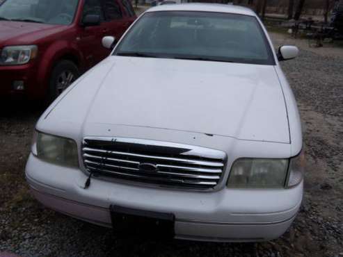 2001 Ford Crown Victoria - - by dealer - vehicle for sale in Vinton, IA