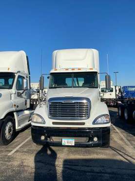 2008 Freightliner Columbia 240k - cars & trucks - by owner - vehicle... for sale in Des Moines, IA