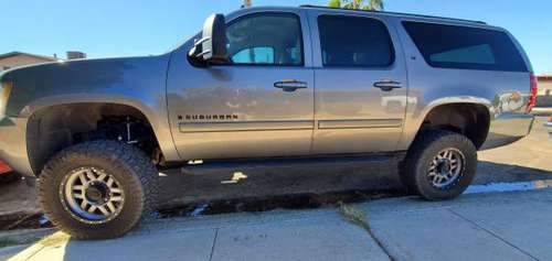 Chevy Suburban 2500 4x4 - cars & trucks - by owner - vehicle... for sale in Yuma, AZ