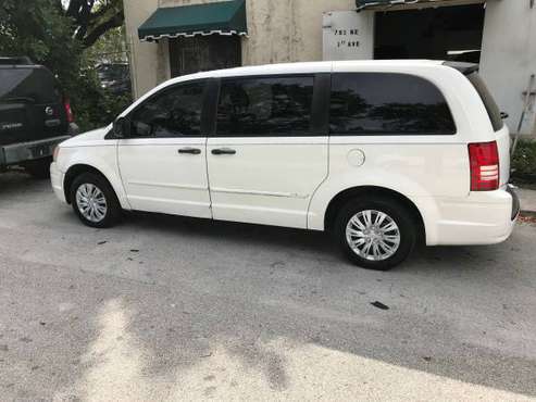 2008 CHRYSLER TOWN COUNTRY for sale in Fort Lauderdale, FL