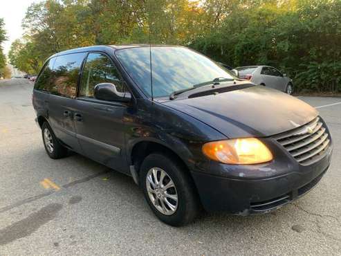 2007 CHRYSLER TOWN & COUNTRY - cars & trucks - by owner - vehicle... for sale in Flushing, NY