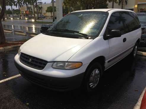 Chrysler van (Clean) for sale in Fort Lauderdale, FL