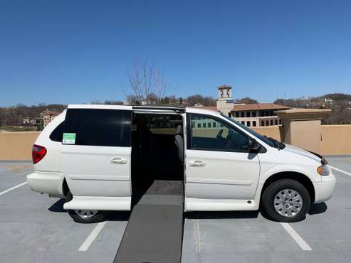 Handicap Wheelchair 2006 Chrysler Town and Country 71298 miles -... for sale in Kansas City, MO
