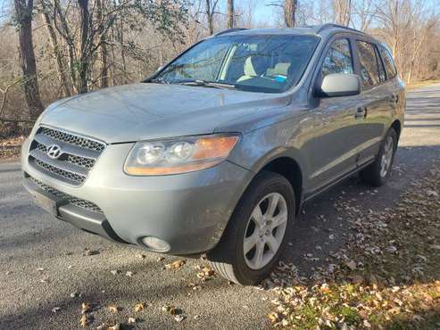 2010 Hyundai Sante Fe-Sleek look-AWD-Spacious-Very Very Clean - cars... for sale in Montgomery, NY