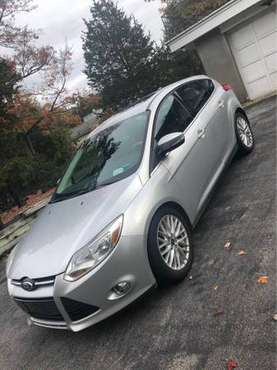 2012 Ford Focus se hatchback - cars & trucks - by owner - vehicle... for sale in Florida, NY