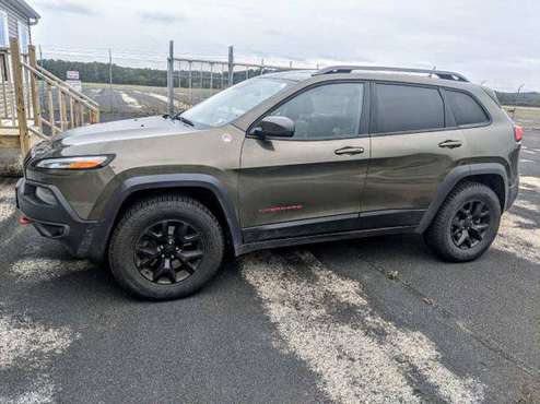 Jeep Cherokee Trailhawk 2014 - cars & trucks - by owner - vehicle... for sale in TREMPEALEAU, WI