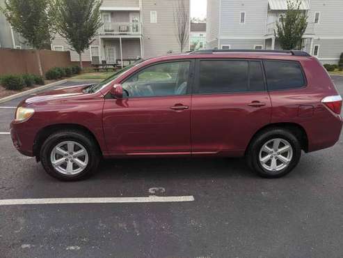 2008 Toyota Highlander - Leather - 3rd Row - Clean for sale in Starkville, MS