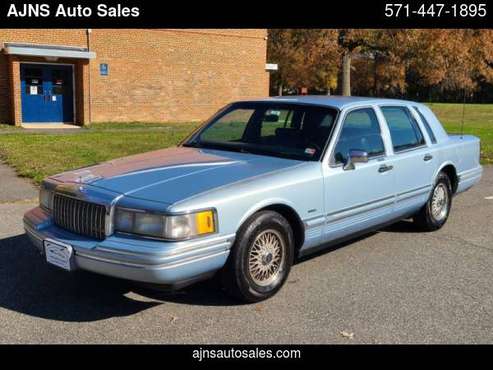 1993 LINCOLN TOWN CAR EXECUTIVE - cars & trucks - by dealer -... for sale in Alexandria, District Of Columbia