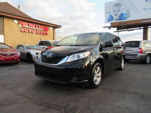2013 Toyota Sienna 5dr 7-Pass Van V6 LE AAS FWD for sale in Rockford, IL