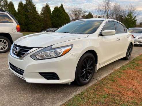 2016 Nissan Altima - 33k miles, Alloy Wheels, Backup Camera,... for sale in Bowling Green , KY