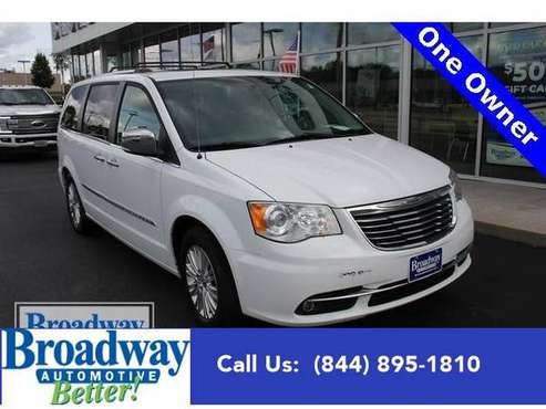2015 Chrysler Town & Country mini-van Limited Green Bay for sale in Green Bay, WI