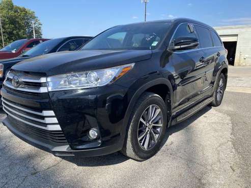 *CLEAN* 2017 TOYOTA HIGHLANDER XLE *ONE OWNER* - cars & trucks - by... for sale in Norman, KS
