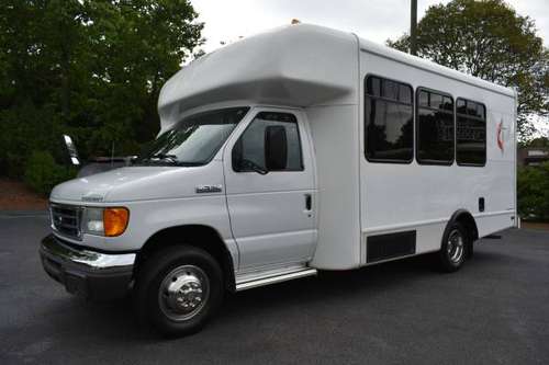 2006 Ford E350 StarCraft Passenger Bus ONLY 19, 930 Miles LIKE NEW! for sale in Apex, NC