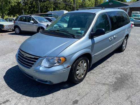 2005 Chrysler town and country - - by dealer - vehicle for sale in HARRISBURG, PA