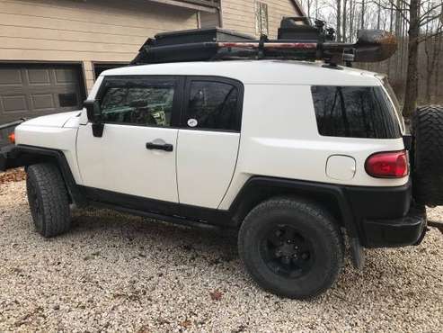Toyota FJ Cruiser - cars & trucks - by owner - vehicle automotive sale for sale in Bloomfield, IN