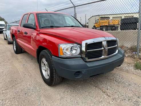2005 Dodge Dakota Crew Cab 4WD - cars & trucks - by owner - vehicle... for sale in Albuquerque, NM