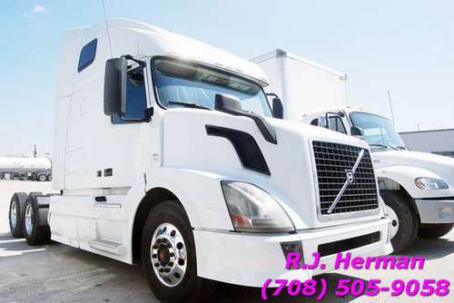2015 Volvo VNL64T-670 Tandem Axle Sleeper for sale in Willow Springs, IL
