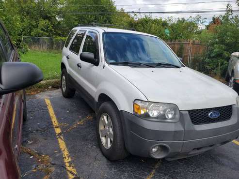 !!!!2005 Ford escape xlt 4x4!!!! for sale in Dearborn Heights, MI