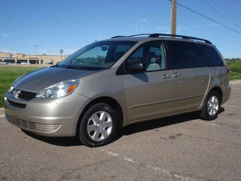 2004 TOYOTA SIENNA LE, MINI-VAN. for sale in colo springs, CO