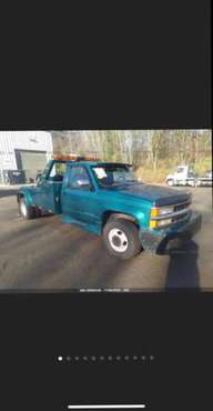 chevy 3500 tow truck - cars & trucks - by dealer - vehicle... for sale in Hartford, CT