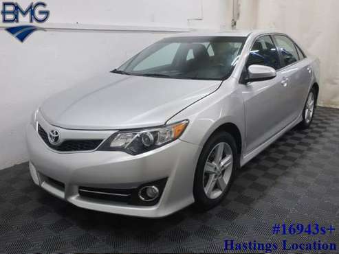 2012 Toyota Camry SE Leather New Tires Bluetooth 35 mpg - Warranty for sale in Hastings, MI