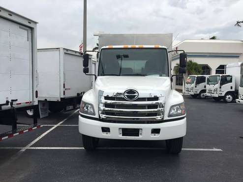 2017 Hino 268, 26ft box truck. Lgate. Mike for sale in Pompano Beach, FL