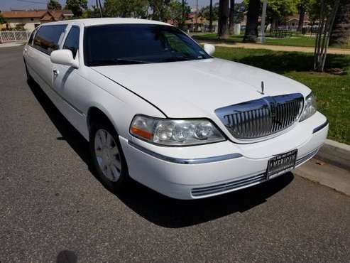 2005 WHITE 120-INCH LINCOLN TOWNCAR LIMOUSINE FOR SALE 1064 - cars for sale in Charlottesville, VA