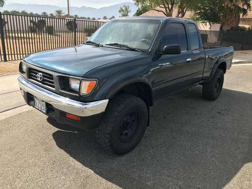 !!HARD TO FIND!! 1997 TOYOTA TACOMA 2.7l 4x4 WITH FRONT HUB LOCKERS... for sale in Indio, CA