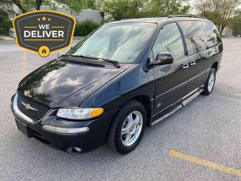 2000 CHRYSLER TOWN AND COUNTRY 1OWNER HANDICAP WHEELCHAIR VAN 527940... for sale in Skokie, IL