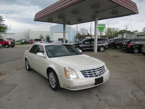 2008 Cadillac DTS Luxury I 4dr Sedan - - by dealer for sale in Bloomington, IL