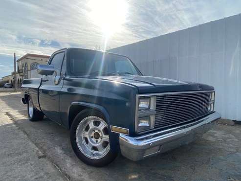 1981 Chevy C10! Short Bed! 350 V8! Runs good! Needs cosmetic work -... for sale in Fort Worth, TX