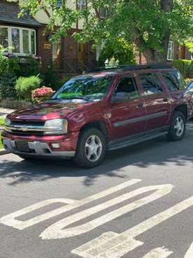 2004 chevy trailblazer 3 rows excellent condition for sale in Bronx, NY