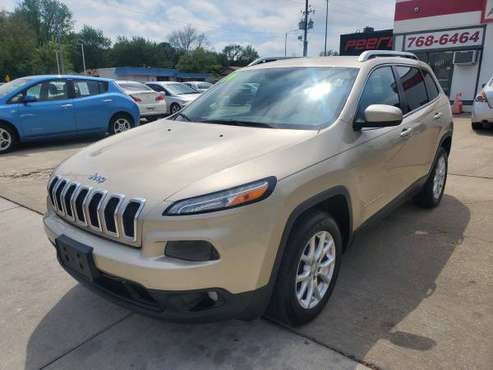 2014 Jeep Cherokee Lattitude - - by dealer - vehicle for sale in Olathe, MO