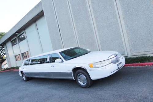 2000 LINCOLN TOWN CAR LIMO LUXURY ALLOY V8 ALL PWR - cars & trucks -... for sale in Honolulu, HI