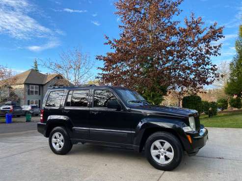 2009 Jeep Library Sport 4x4 Low miles family SUV - cars & trucks -... for sale in Happy valley, OR