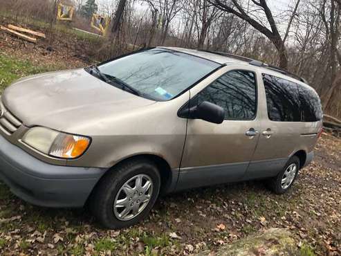 2001 toyota sienna mini van - cars & trucks - by owner - vehicle... for sale in Rochester , NY