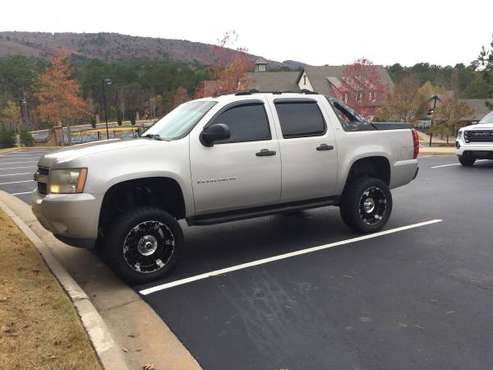 2007 Chevrolet Avalanche 4wd Lifted - cars & trucks - by owner -... for sale in Little Rock, AR