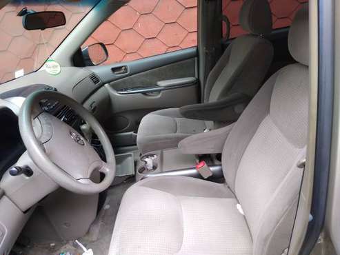 2007 Toyota sienna 105K runs excellent for sale in Brooklyn, NY