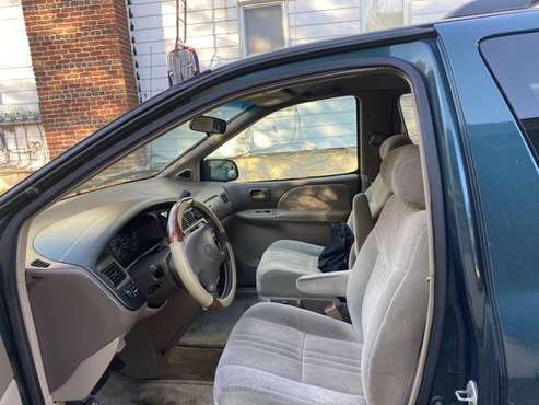 1998 Toyota Sienna - cars & trucks - by owner - vehicle automotive... for sale in Mount Vernon, NY
