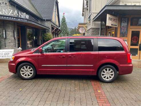 2014 Chrysler Town & Country - cars & trucks - by owner - vehicle... for sale in Central Point, OR