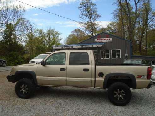 2004 Chevy ( NO RUST/LIFTED ) Silverado Z71 CREW WE TRADE - cars for sale in Hickory, IL