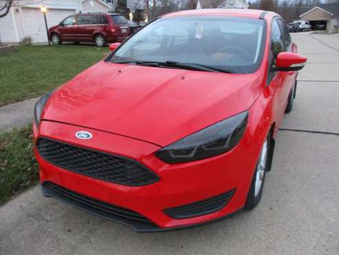 2015 Ford Focus SE Hatchback 4D hatchback 55K Racing Red - cars &... for sale in Hebron, OH