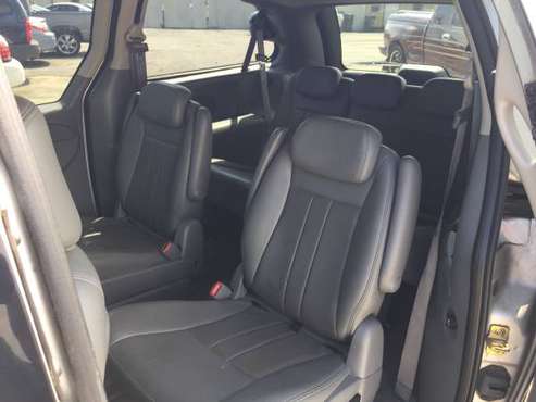 2005 CHRYSLER TOWN AND COUNTRY for sale in New Orleans, LA