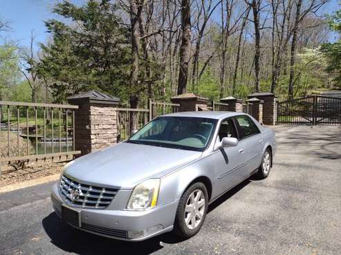 Like New 06 Cadillac DTS for sale in Bella Vista, AR
