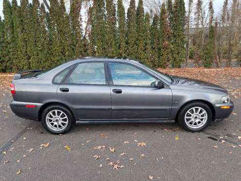 *~2001 VOLVO S40 1.8T SEDAN~ 165K~CLEAN & DEPENDABLE CAR~ - cars &... for sale in Eugene, OR