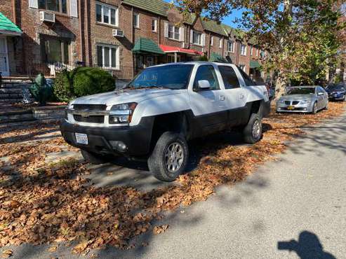 2005 Chevy avalanche 1500 Z71 - cars & trucks - by owner - vehicle... for sale in Brooklyn, NY